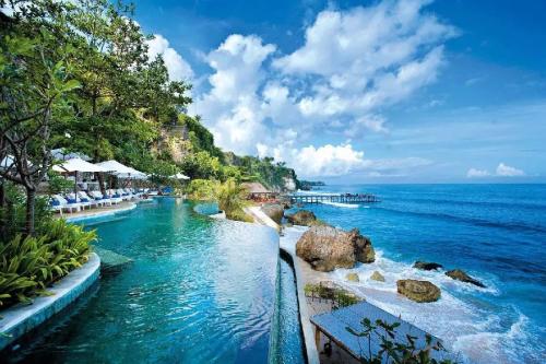 巴厘岛省政府：阿贡火山方圆6公里外旅游一切正常 希望游客继续来此地度假