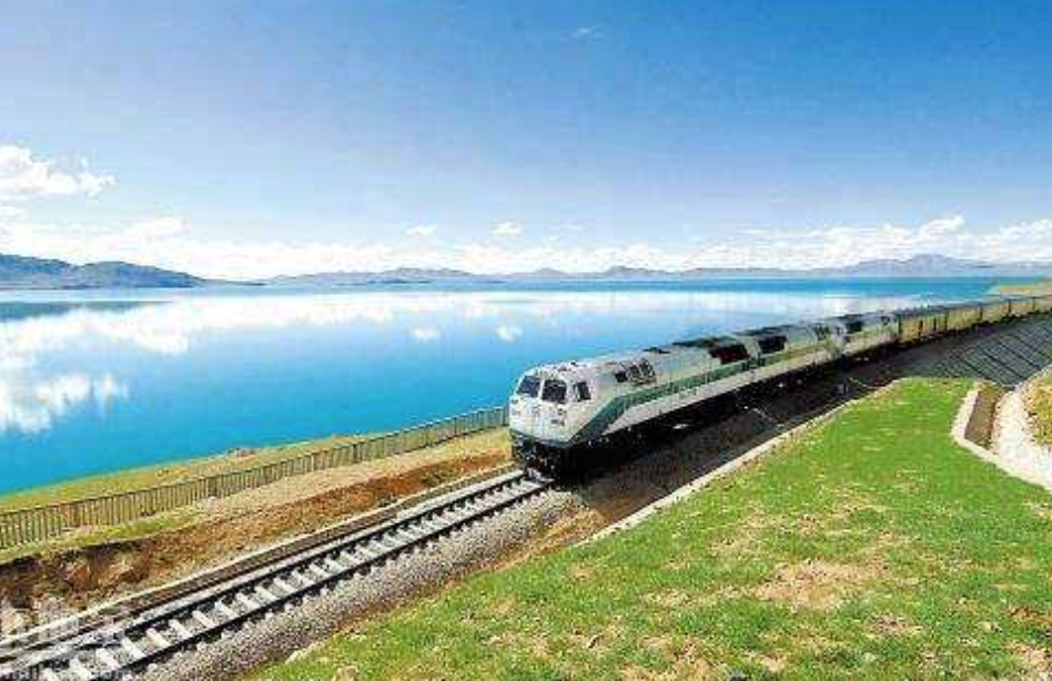 新疆加快丝路带沿线旅游开发 铁路交通成主力