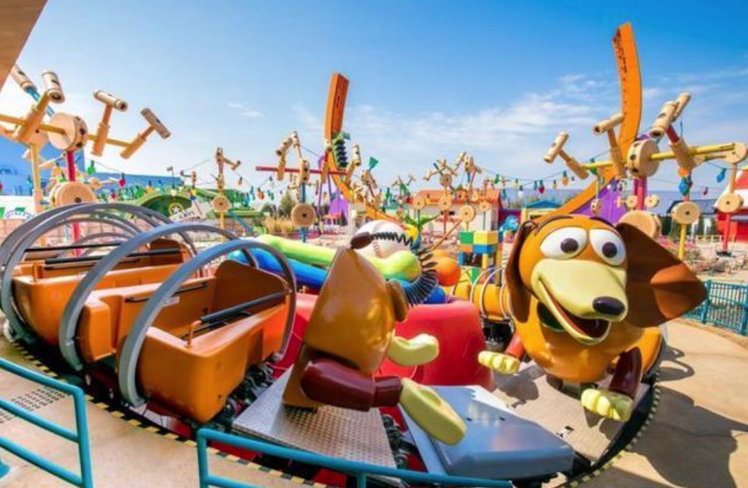 上海迪士尼新园区正式开门迎客 主打皮克斯玩具总动员主题