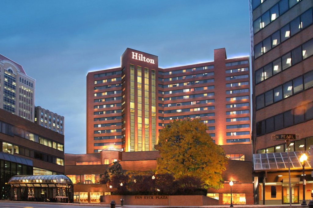 希尔顿一季度净利润减少逾88%，中国境内酒店全面恢复运营