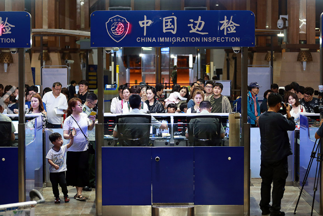 海南省新政实施当天 59国免签767名外国游客入境