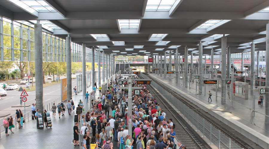 端午假期铁路客流高位运行 6月17日预计发送旅客1000万人次 