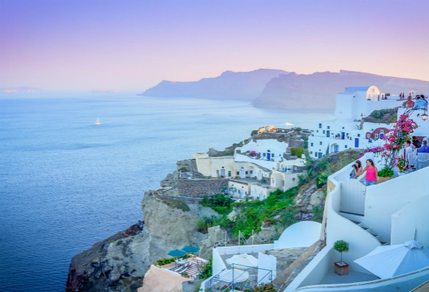 希腊将2021年旅游业收入目标降至2019年的30%至35%