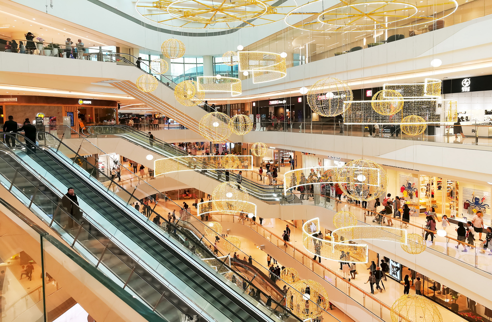 旅行社门店进化论：翻盘OTA的会是购物中心吗？