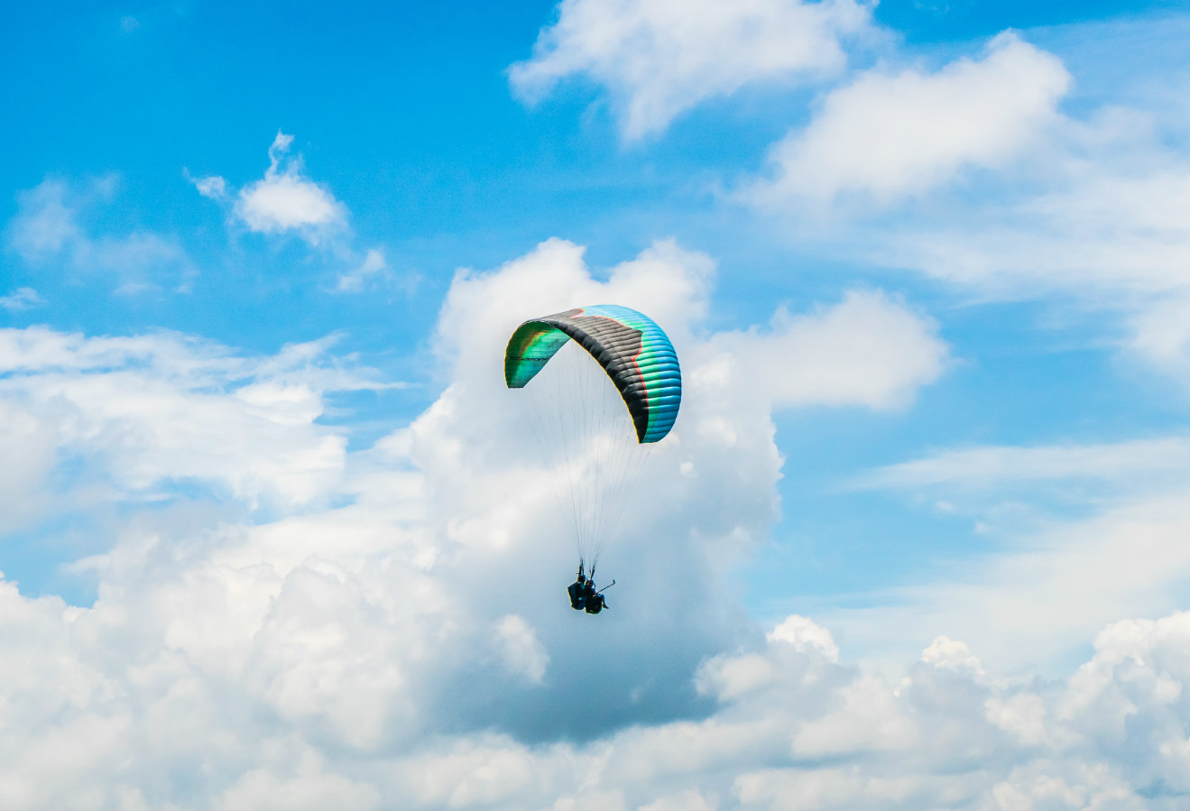 尼泊尔民航局暂停单人滑翔伞项目