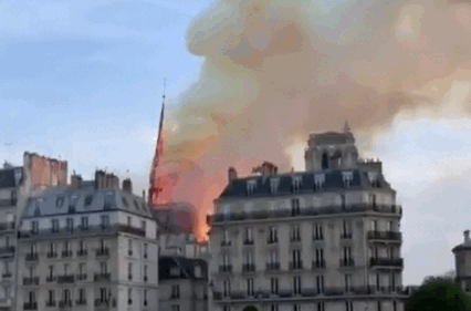 巴黎圣母院突发大火 800年历史文化遗产遭受重创