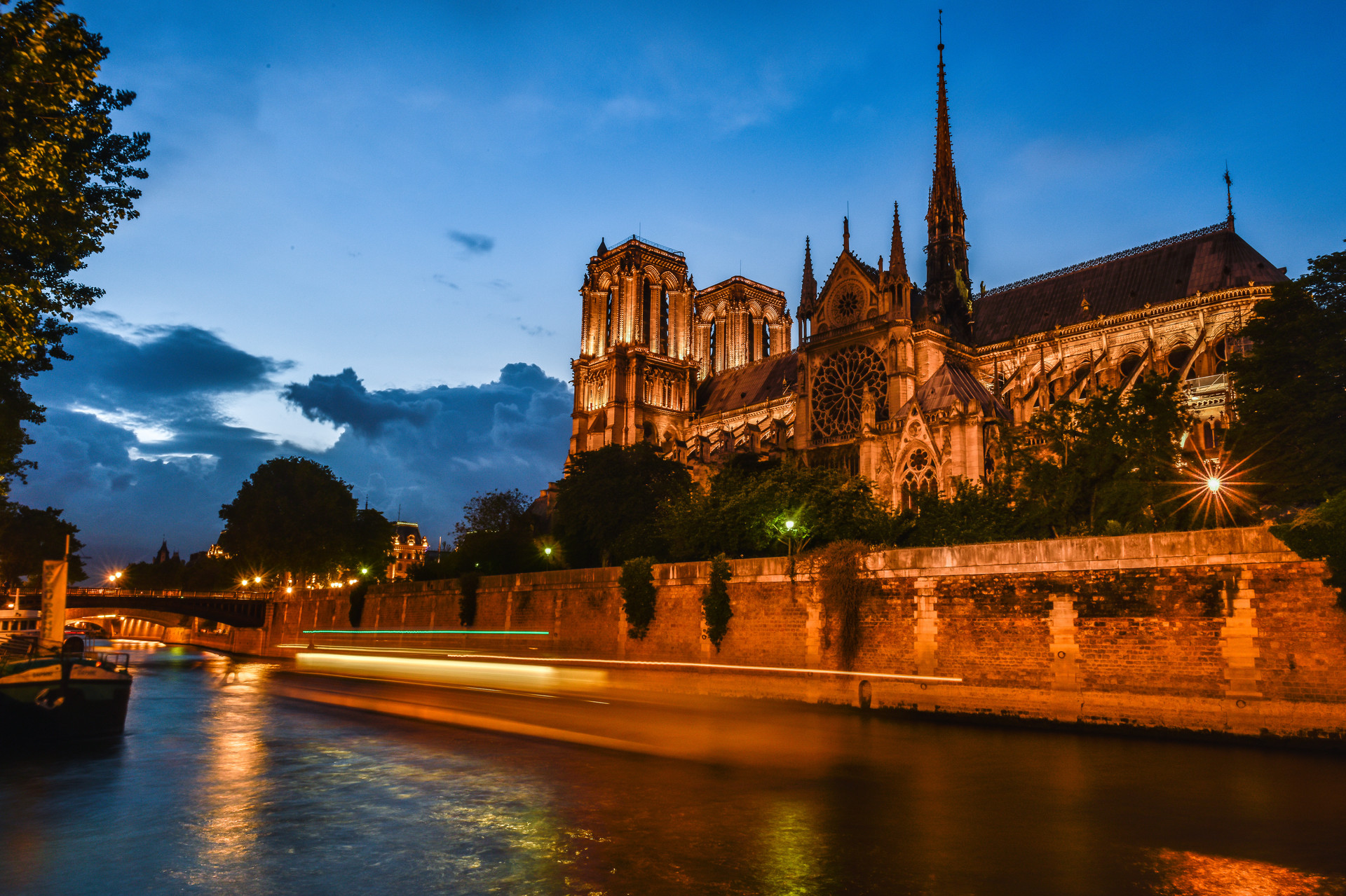 专家谈巴黎圣母院尖塔修复：技术上可行