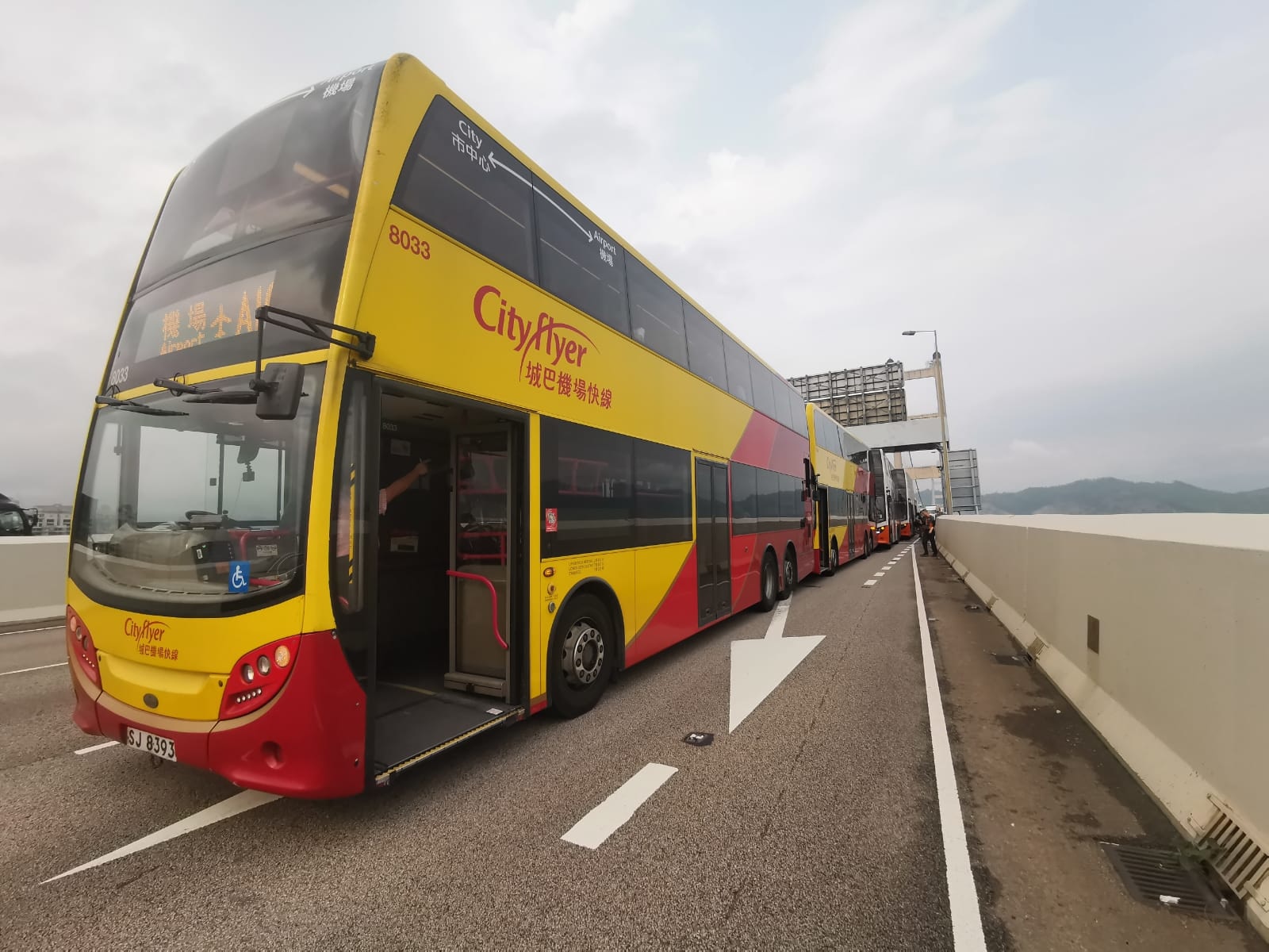 香港发生五辆巴士连撞车祸 至少29人受伤