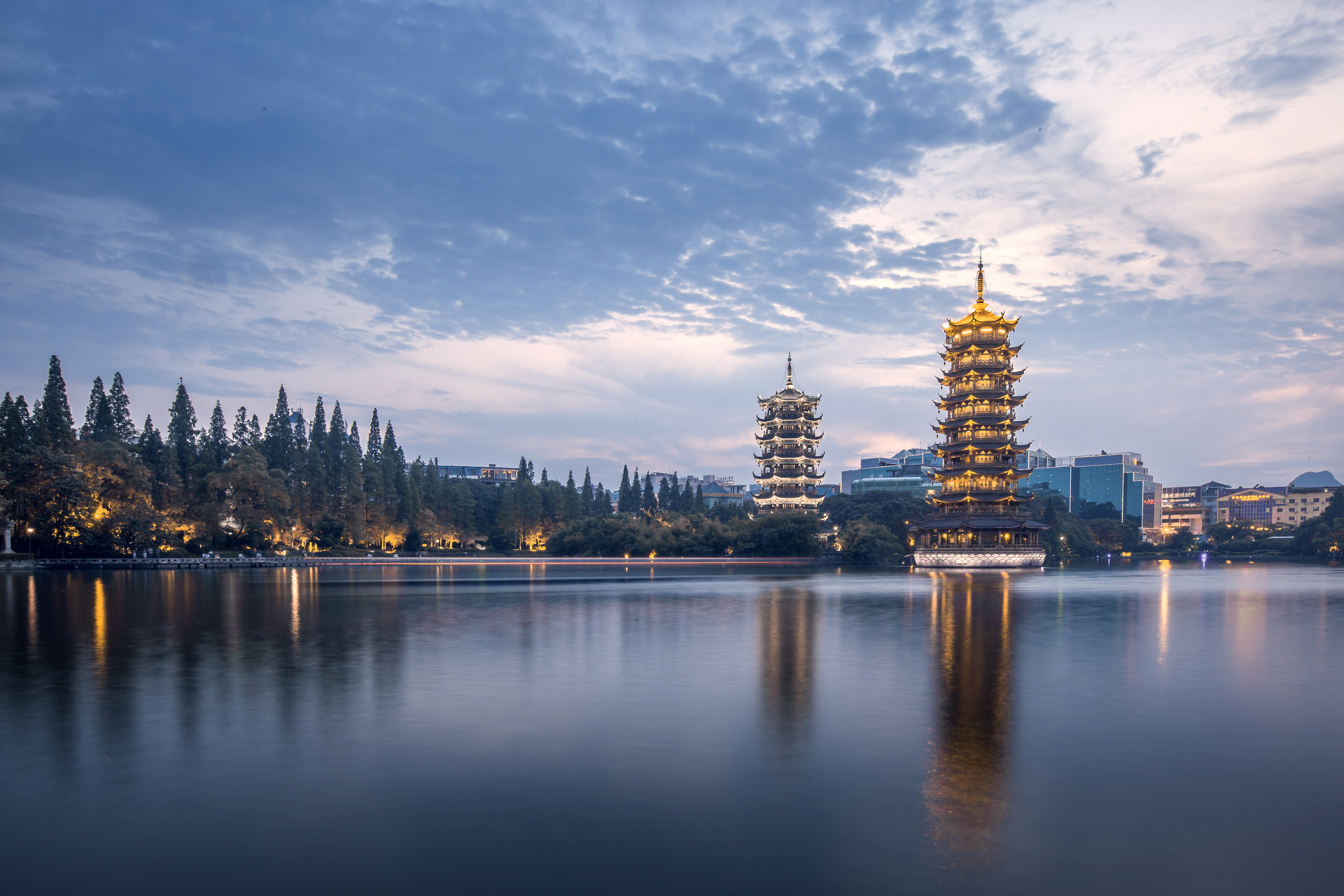 桂林旅游一季度净利亏损195万  现金流量净额为-4796万元