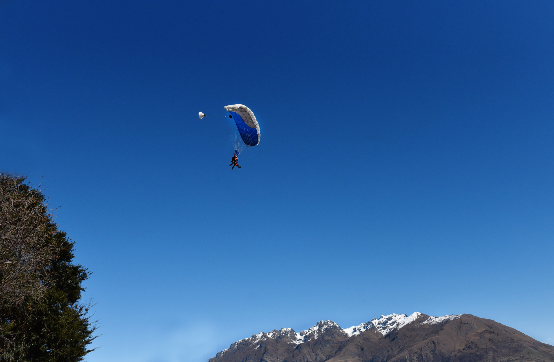 去珠峰的“捷径”：美国旅游公司推出珠峰跳伞观光游