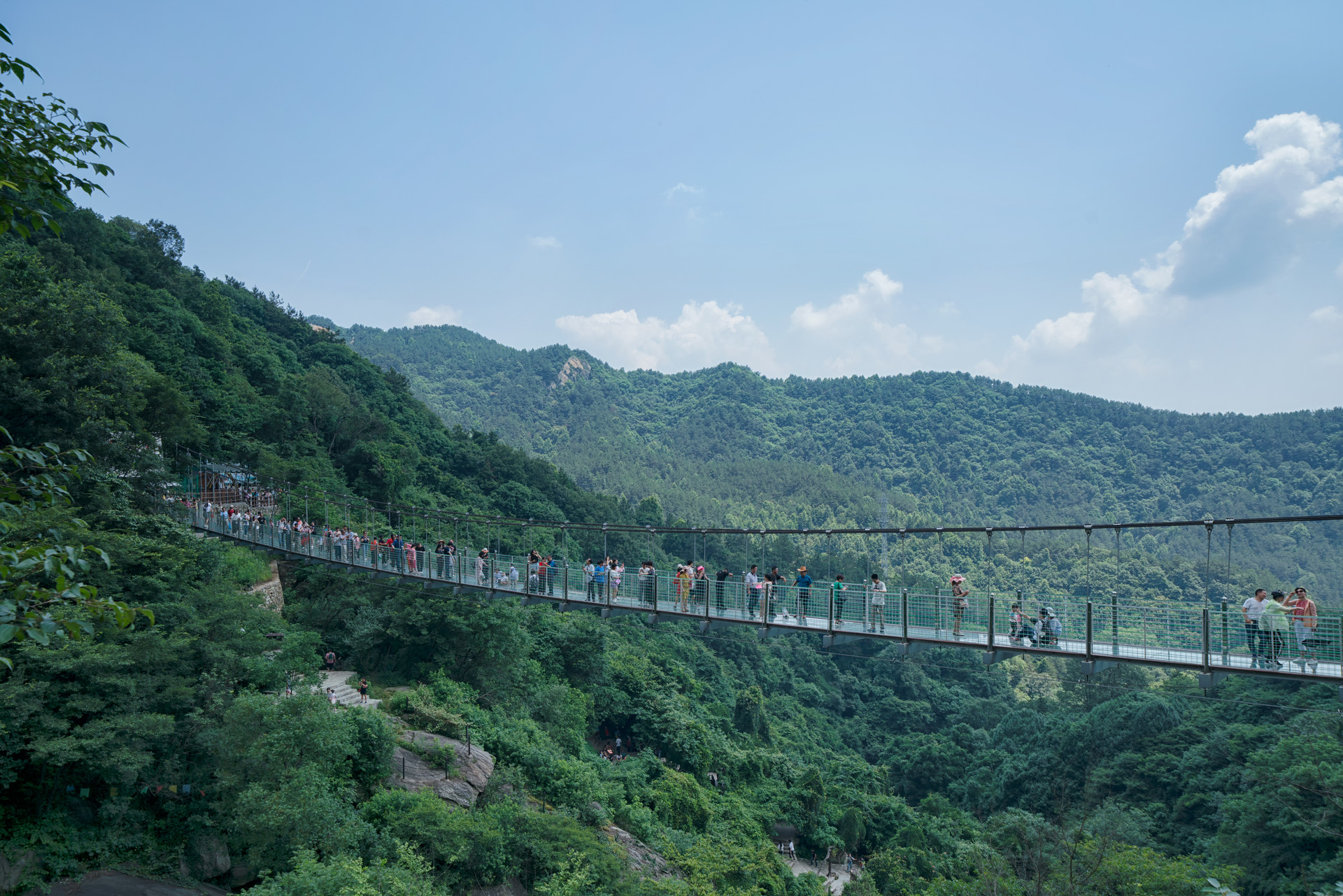河北“世界最长玻璃吊桥”被封 玻璃栈道类项目路在何方