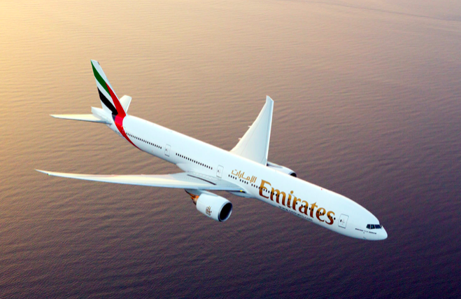 阿联酋航空重启停航后首批客运航班
