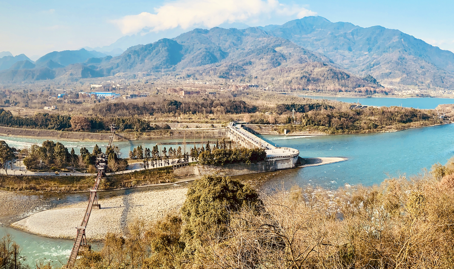 都江堰去年接待游客2621万人次 旅游综合收入312亿元