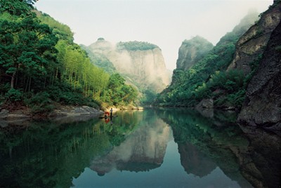  桂林旅游2020年预亏损2.7亿元