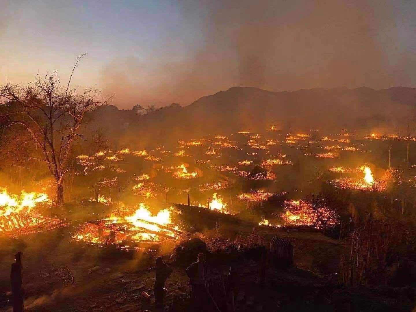 沧源佤族自治县翁丁村老寨发生严重火灾