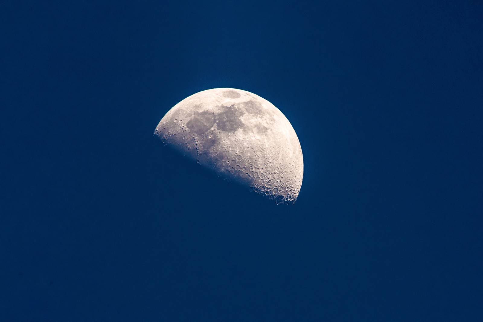 澳航推499澳元“赏月航班”，3小时近距离观赏超级月亮