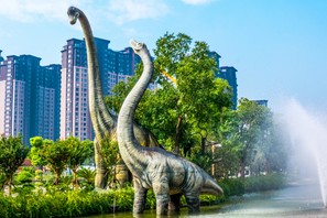 四川自贡方特恐龙王国预计今夏开业 为全国最大恐龙主题乐园