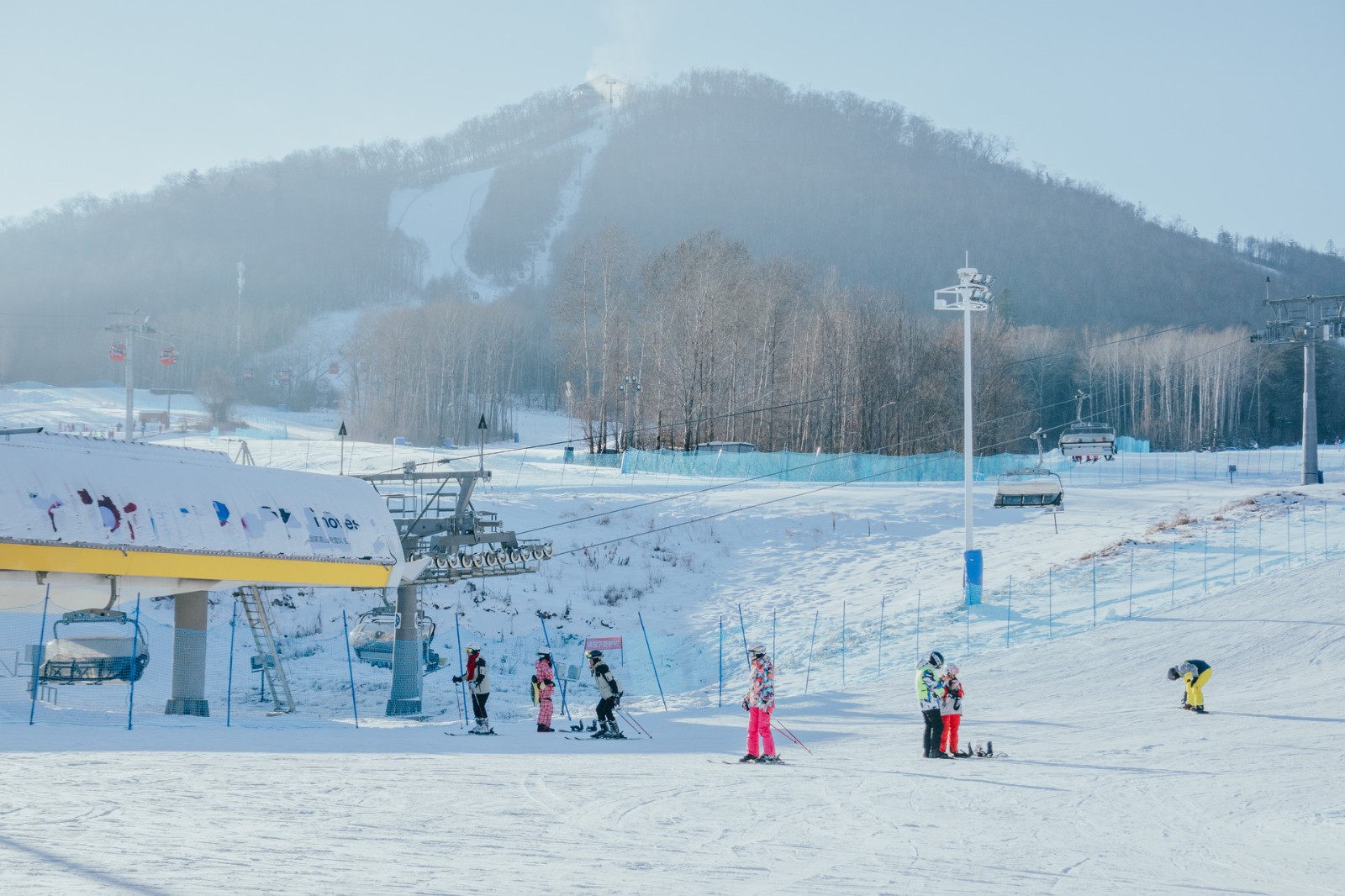 冰雪旅游火热依旧 本周末滑雪酒店和门票环比增长3位数