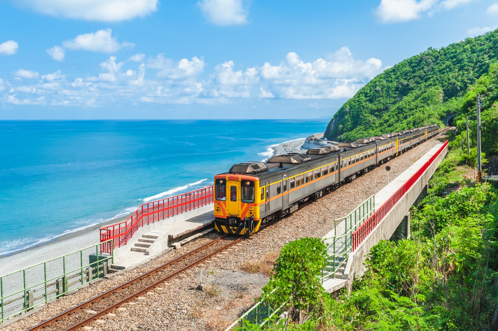 中国铁路哈尔滨局集团推出多项订制化旅游产品