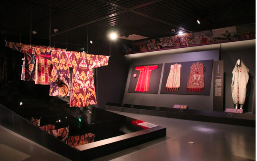 “五彩亚细亚：亚洲服饰展”在杭州中国丝绸博物馆开幕 